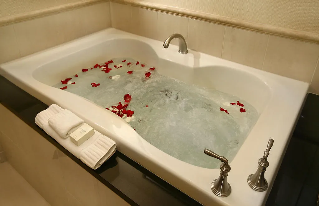 Luxury Suites International At The Signature Las Vegas 4*,