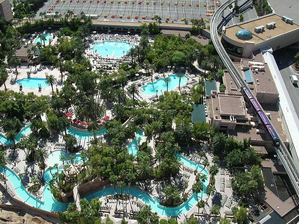 Luxury Suites International At The Signature Las Vegas