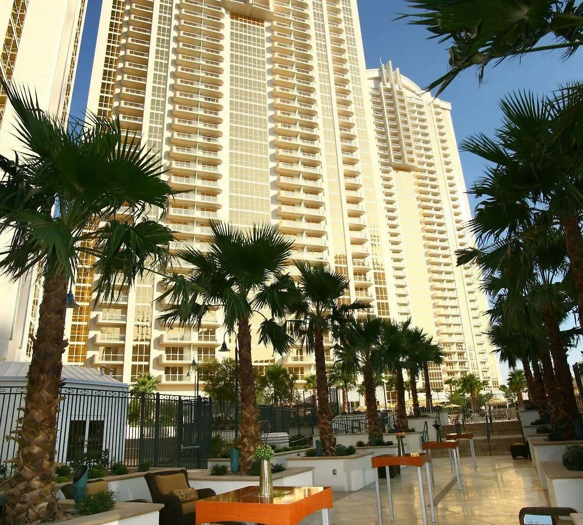 Luxury Suites International At The Signature Las Vegas 4*,